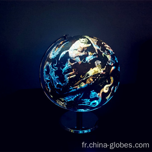 Lampe globe terrestre illuminée avec constellations
